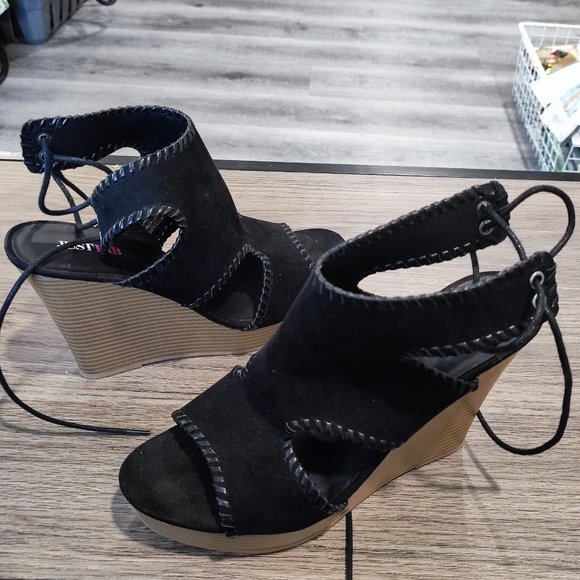 Just Fab Margie suede sandals black women's size 8 - Picture 2 of 11